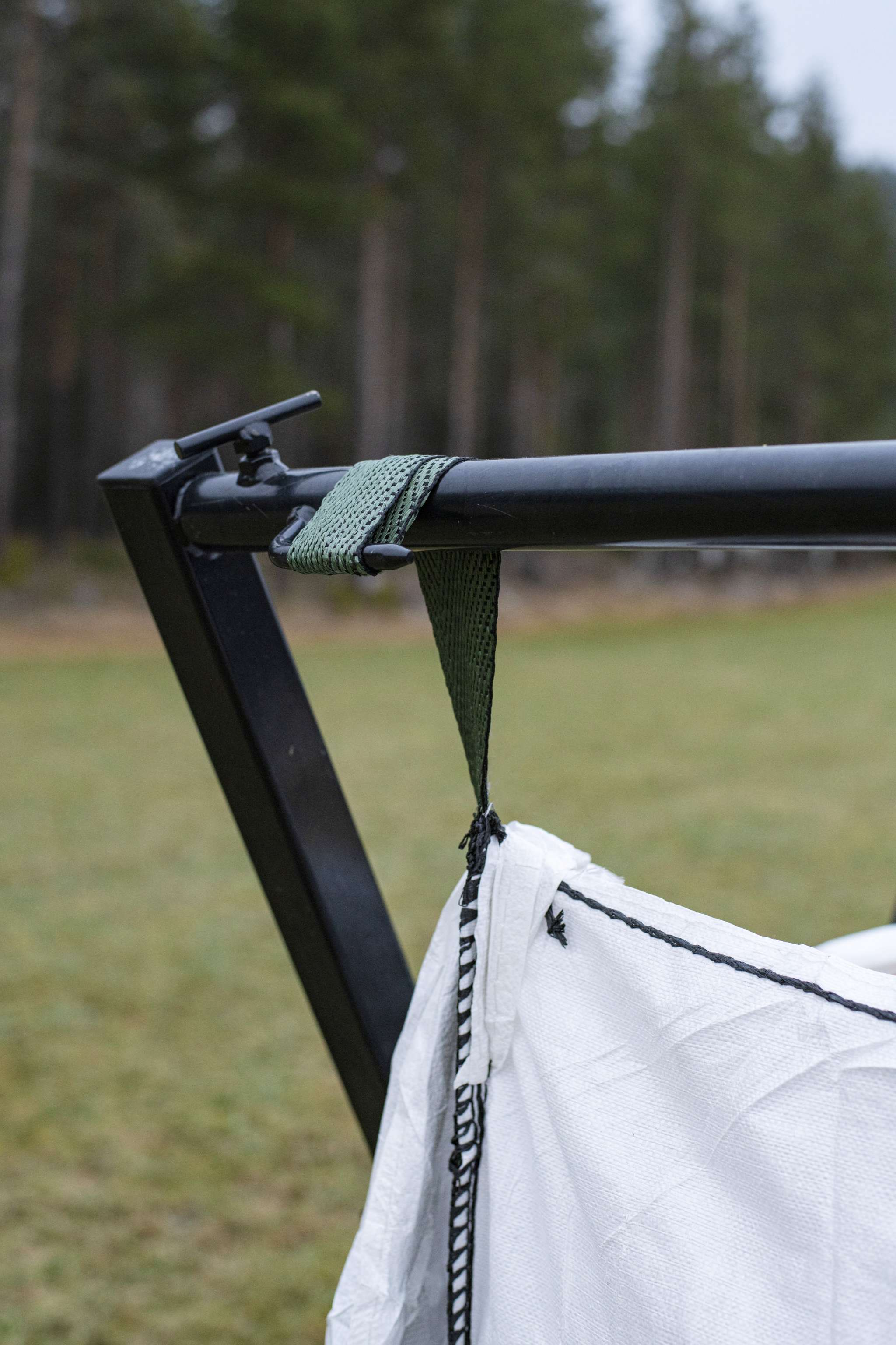 Suursäkki 1500L, suojaläpällä