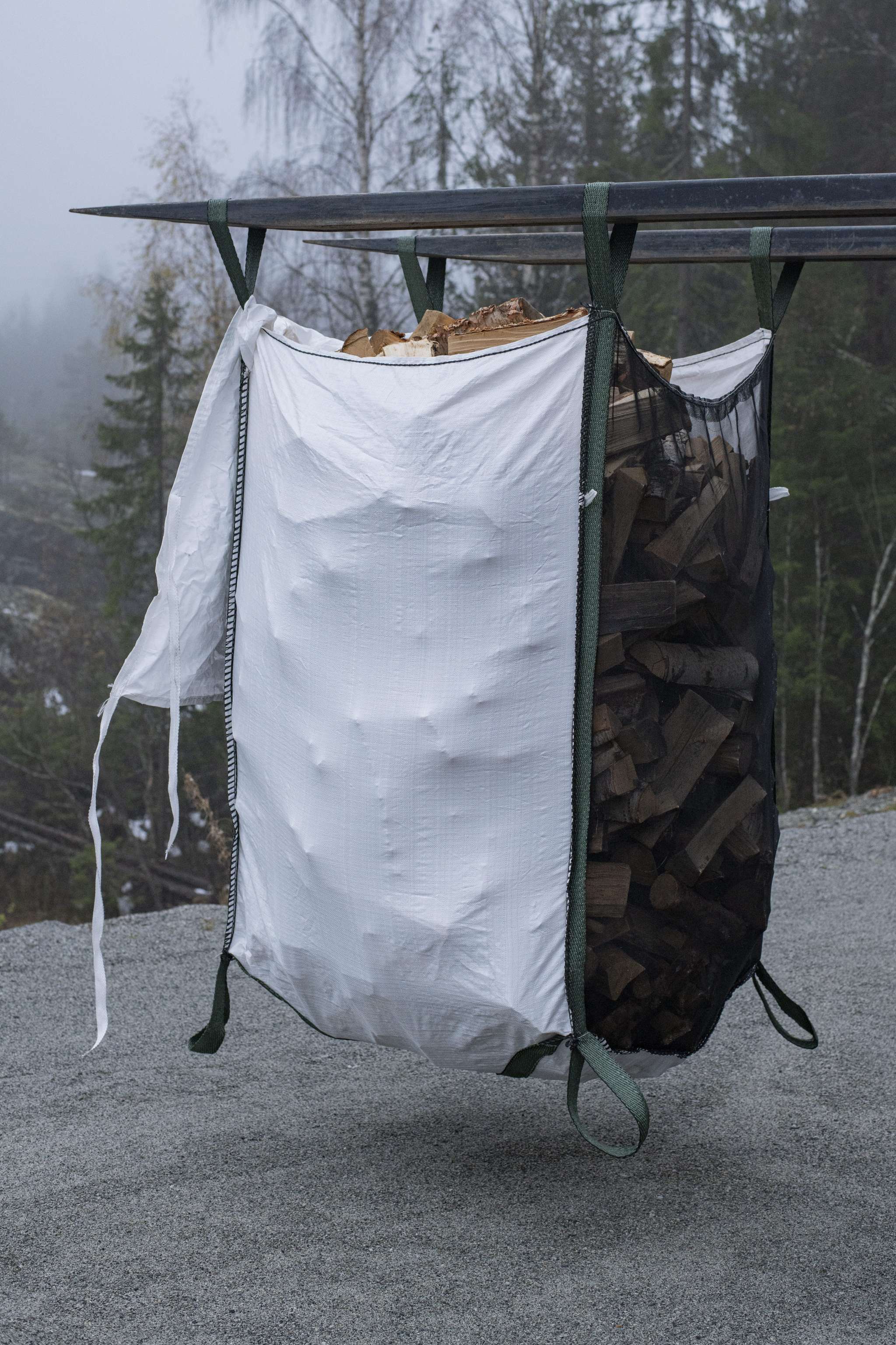 Suursäkki 1500L, suojaläpällä