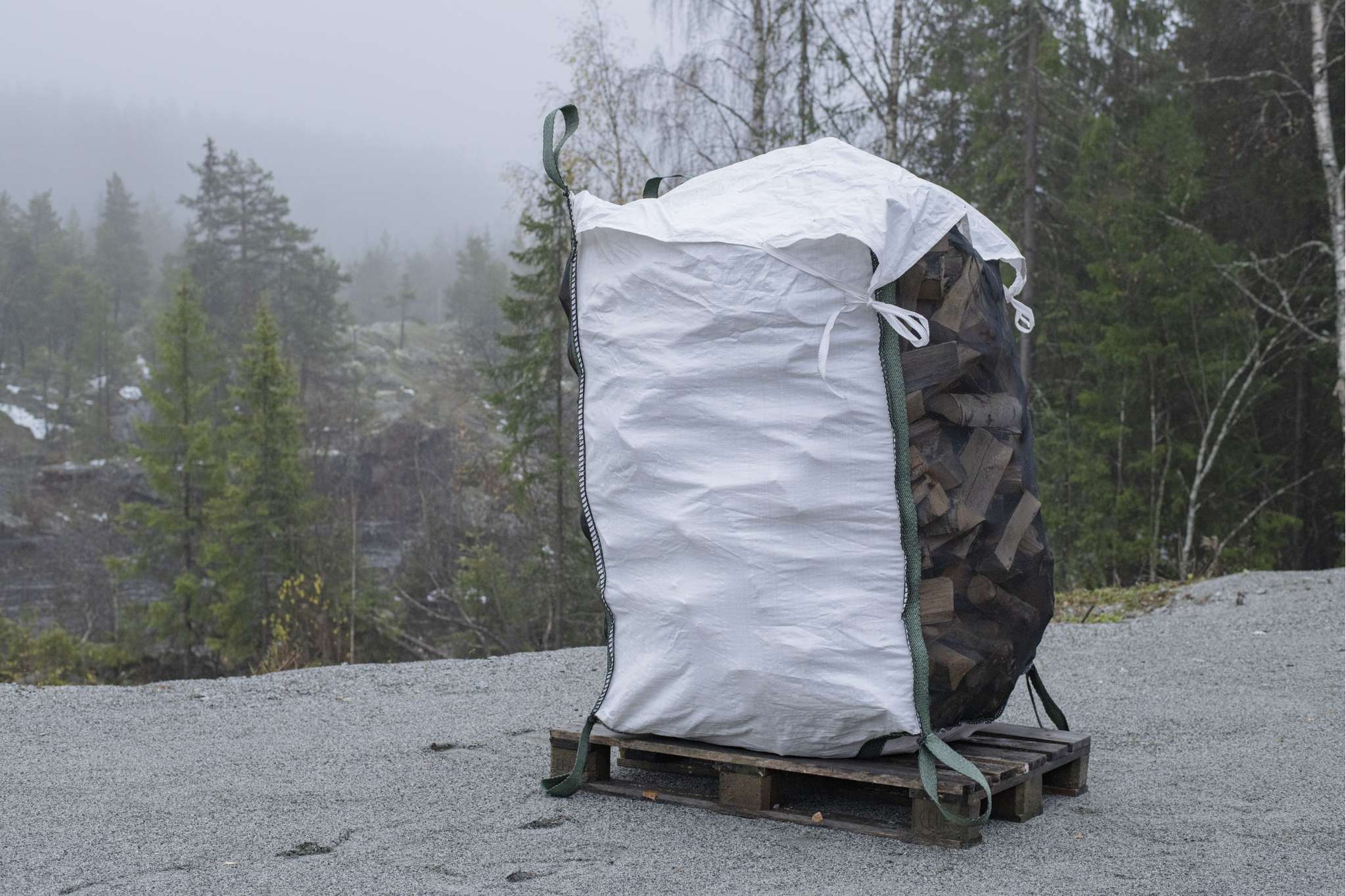 Suursäkki 1500L, suojaläpällä