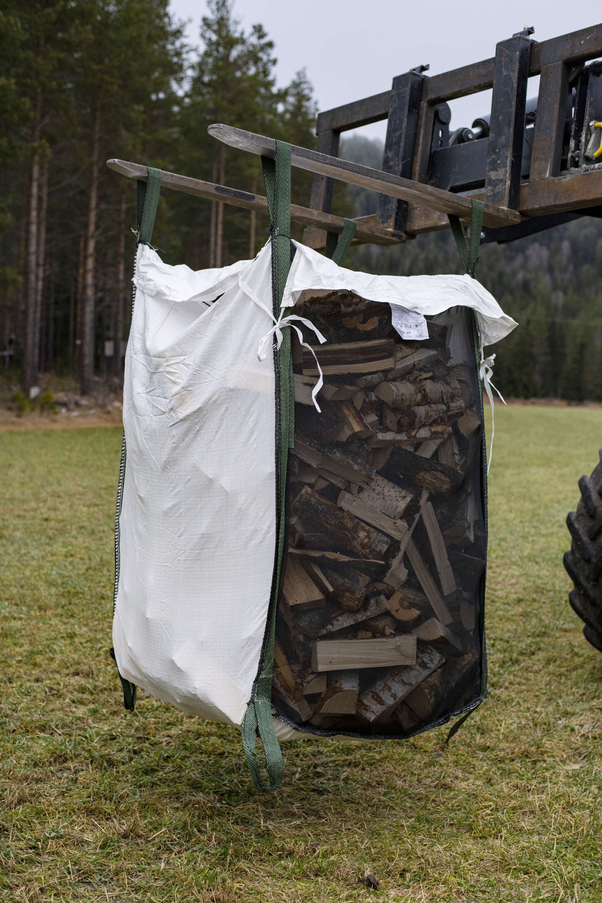 Suursäkki 1500L, suojaläpällä